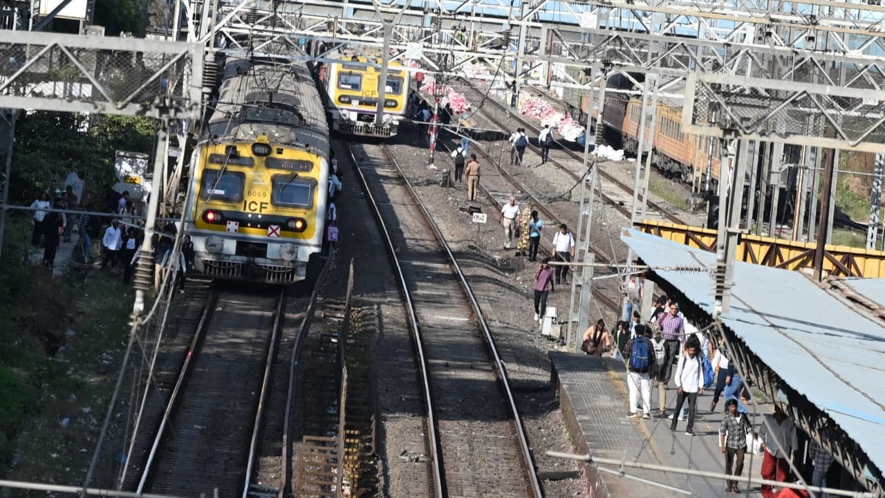 Some of the commuters at Mumbai Central were also seen walking on the tracks following the disruption